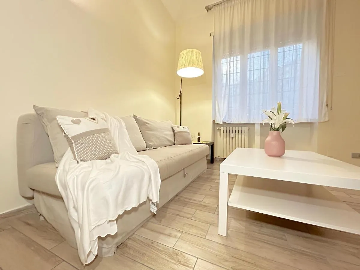 Holly Sweet Home Rome